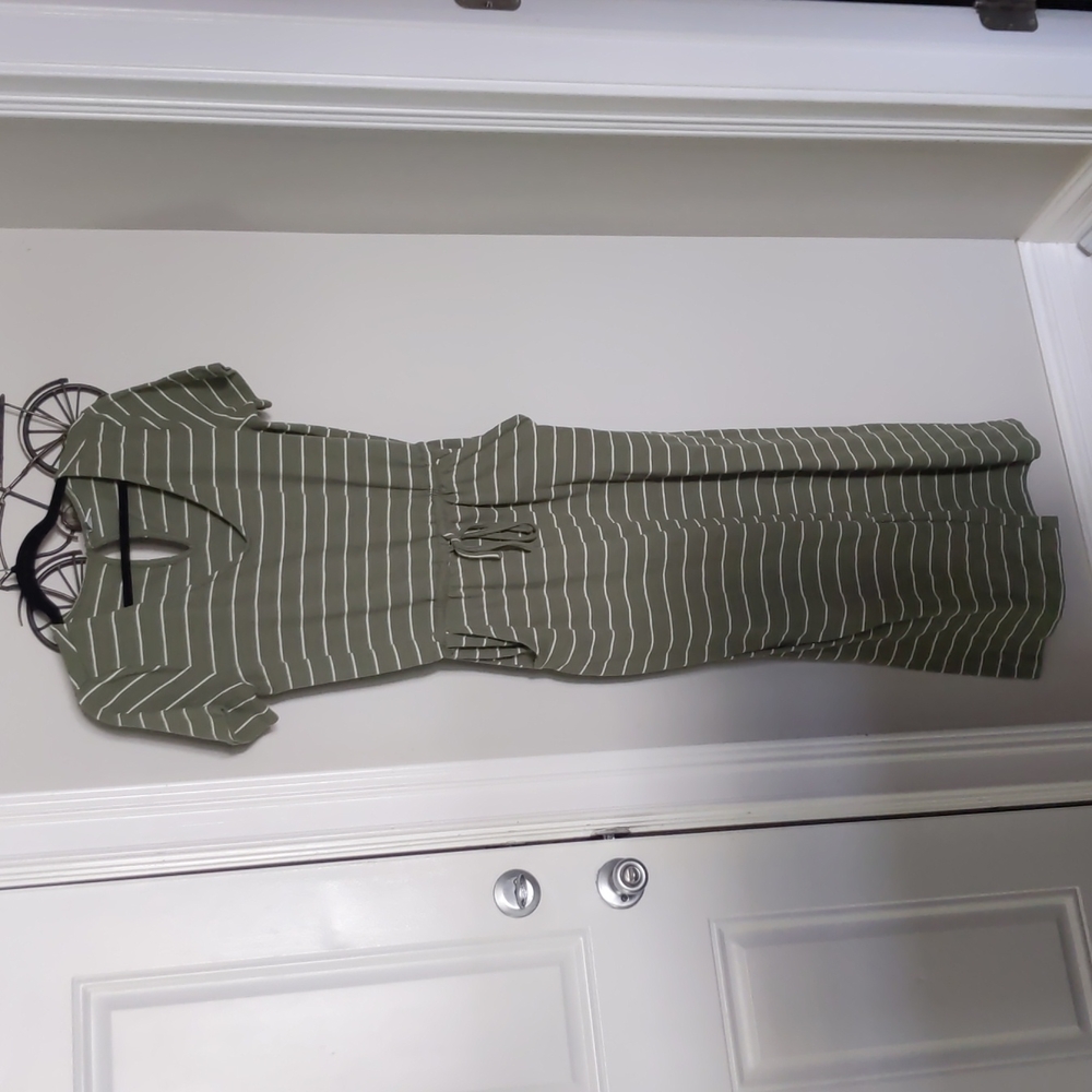 Old Navy striped shirtsleeve long pant romper/jumpsuit with pockets